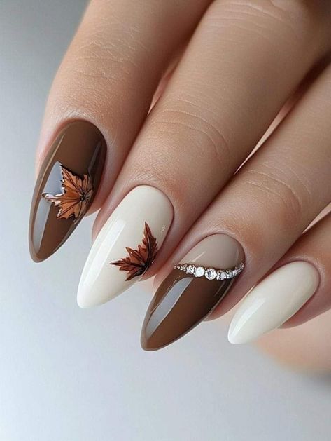 October Birthday Nail Ideas, Nail Ideas Almond Shape Fall, Fall Watercolor Nail Art, French Fall Tip Nails, December Gel Nail Ideas, November Nails Oval, Fall Nail Designs Leaves, Gold Leaf Nail Designs, Almond Nail Art Fall