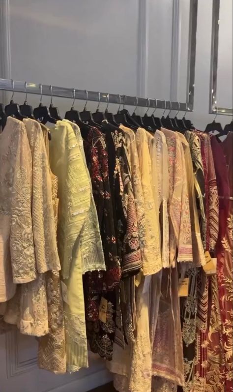 Pakistani Fashion Aesthetic, Pakistan Culture Aesthetic, Pakistani Culture Aesthetic, Pakistan Vibes, Pakistan Outfits, Desicore Aesthetic, Pakistan Aesthetic, Desi Things, Pakistani Aesthetic