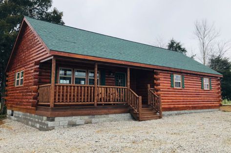 Amish Cabins: This Company Builds the Amish Log Cabins of Our Dreams Log Cabin Mobile Homes, Aesthetic Home Kitchen, Prefab Log Cabins, Pre Built Cabins, Wallpaper Farmhouse, Amish Cabins, Houses On Wheels, Prefab Home, Rustic Log Cabin