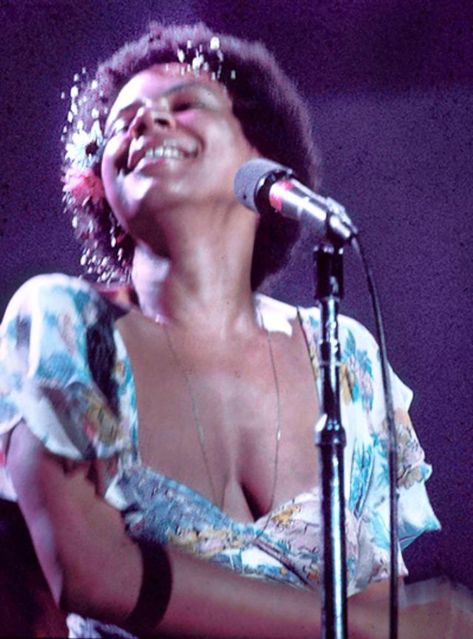 The Perfect Angel: 40 Beautiful Photos of Minnie Riperton in the 1960s and '70s ~ Vintage Everyday Ramsey Lewis, Minnie Riperton, Jimmy Carter, Chuck Berry, Muddy Waters, Stevie Wonder, You're Beautiful, Soul Music, American Singers