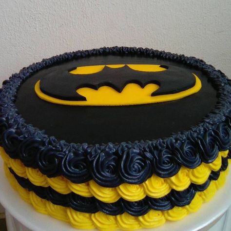 Geek Cake, Batman Valentines, Batman Themed Birthday Party, Batman Birthday Cakes, Batman Decor, Superhero Birthday Cake, Batman Cake, Batman Birthday Party, Batman Party