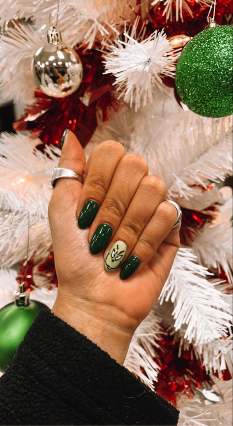 Christmas Gel Nails Designs Grinch, Biab Gel Nails Christmas, Christmas Biab Nail Designs, Xmas Nails Grinch, Christmas Nails 2023 Grinch, Grinch Dip Nails, Christmas Nails The Grinch, Christmas Nails Boho, Grinch Christmas Nails Easy