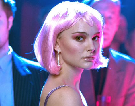 Natalie Portman - Pink wig Natalie Portman Closer, Natalie Portman Leon, Mathilda Lando, Mike Nichols, Knight Of Cups, Closer Movie, Travel Film, Clive Owen, Painting References