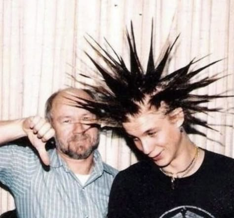 Punk Spikes Hair, Liberty Spikes, Jd And Veronica, Punk Rock Hair, 2000s Punk, Punk Men, Punk Culture, Trad Goth, Spiky Hair