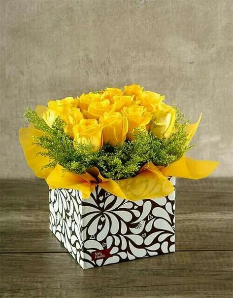 Flower Box Gift, Creative Flower Arrangements, Flower Arrangements Simple, Modern Flower Arrangements, Rose Arrangements, Flower Arrangements Diy, Fresh Flowers Arrangements, Beautiful Flower Arrangements, Deco Floral