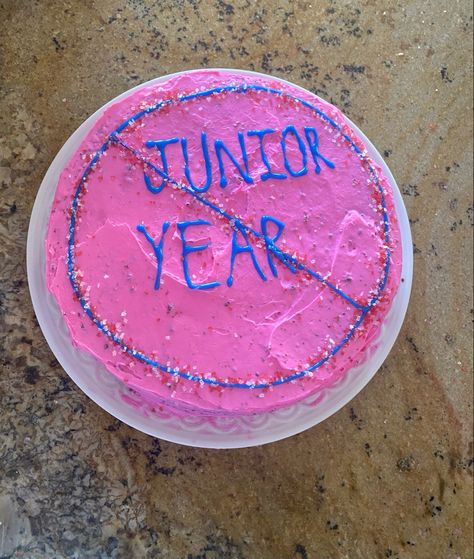 #cake #aesthetic #junior Junior Year Aesthetic, Junior Year High School Aesthetic, Colin Core, Cute Cake Ideas, High School Bucket List, Junior Year High School, Senior Year Things, Senior Szn, A Well Traveled Woman