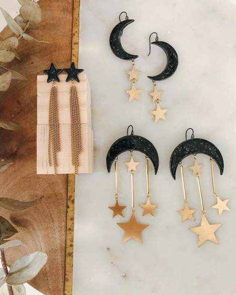 Stamped Clay Earrings, Polymer Clay Moon Earrings, Organization Ideas Jewelry, Ceramic Earrings Handmade, Gold And Black Jewelry, Fimo Clay Earrings, Clay Earring Ideas, Jewelry Organization Ideas, Jewelry For Friends