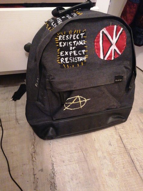 Punk Backpack, Grunge Diy, My Backpack, Punk Patches, Backpack Patches, Fast Fashion, Backpacks, Quick Saves, Clothes