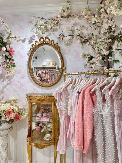 Girly Coquette Aesthetic, Baby Store Display, Paris Room Decor, Dream Dressing Room, Fashion Store Design, Shabby Chic Boutique, Fancy Shop, Retail Store Interior Design, Girly Coquette