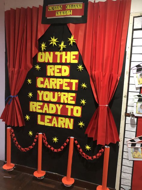 Diy Cinema Decoration, Drama Classroom Decorations, Hollywood Theme Classroom Door, Classroom Door Christmas Decorations, Hollywood Crafts, Classroom Door Christmas, Theater Classroom, Hollywood Classroom, Hollywood Theme Classroom