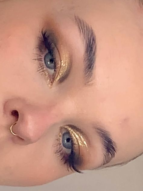 Gold And White Makeup, White Gold Makeup, Color Guard Makeup, Makeup Nose, Golden Eye Makeup, Golden Makeup, Gold Makeup Looks, Rave Makeup, White Makeup