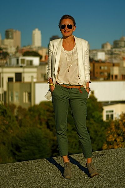 I want to find green pants! Linen Blazer Outfit, Formal Chic, Jacket Ideas, Fall Attire, Blazer Outfit, California Casual, Pants Outfits, Power Dressing, Wear Green