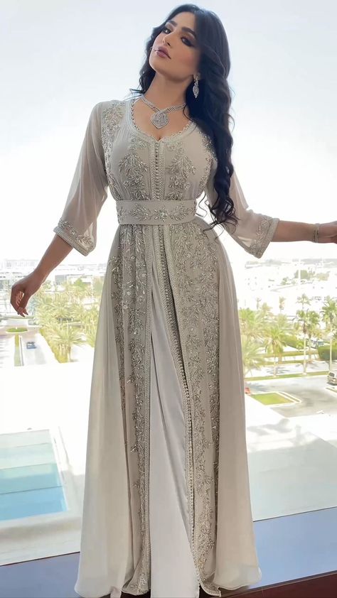 shmoukh_design on Instagram Arab Dresses, Arabian Dress, Caftan Moroccan, Moroccan Clothing, Moroccan Dresses, Nikkah Dress, Evening Wedding Guest Dresses, Kaftan Designs, Moroccan Kaftan Dress