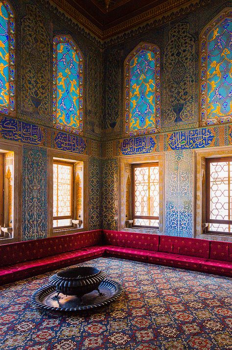 Turkish Architecture, Topkapi Palace, Islamic World, Moroccan Decor, Ottoman Empire, Islamic Architecture, Istanbul Turkey, Beautiful Architecture, Beautiful Buildings