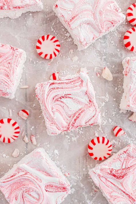 Peppermint Marshmallows Recipe, Candy Cane Recipe, Homemade Goods, Gourmet Marshmallow, Flavored Marshmallows, Peppermint Marshmallows, Beverage Bar, Shugary Sweets, Peppermint Candy Cane