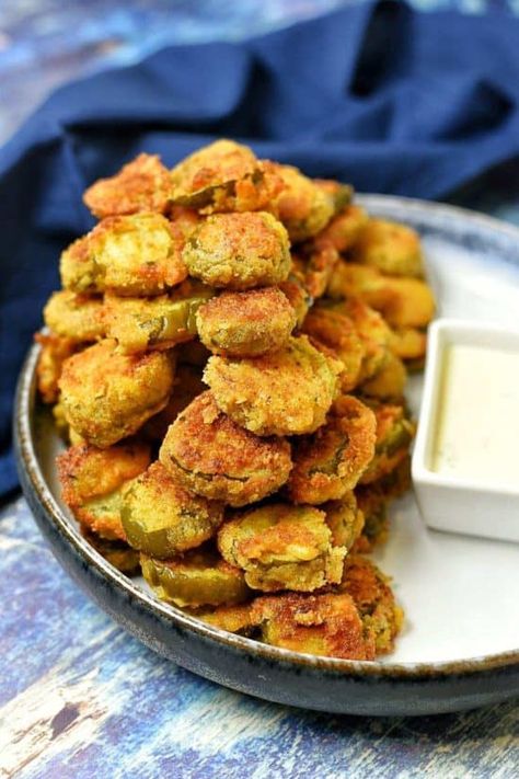 Cajun Appetizers, Southern Appetizers, Fried Dill Pickles, Pickled Okra, New Orleans Recipes, Louisiana Recipes, Fried Pickles, Creole Recipes, Quick Bite