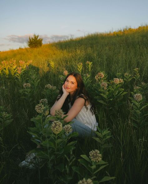 hangin out with kelly & running around fields = A+ night✨ - - - - - - keywords - senior, senior pictures, class of 2025, 2025 senior, documentary, storytelling, photographer, storytelling photography London Photographer, Storytelling Photography, Class Of 2025, Senior Picture Ideas, Senior Pics, Senior Pictures, Picture Ideas, Montana, My Photos