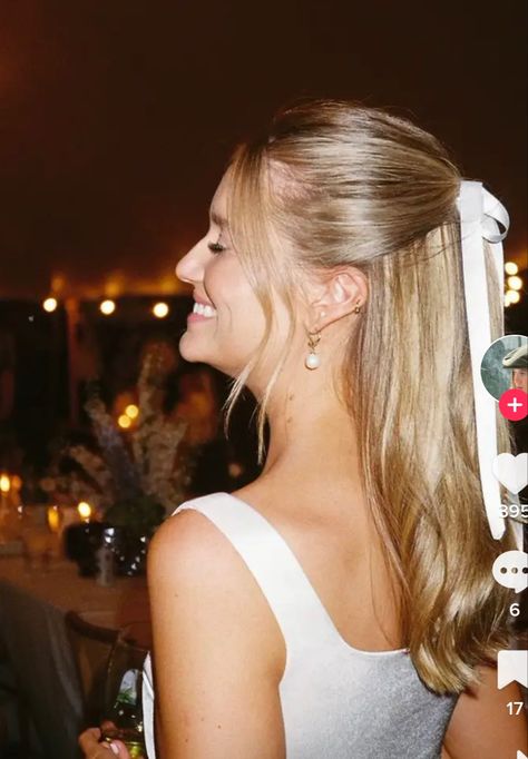 Simple Wedding Down Hairstyles, Straight Bridal Hairstyles Simple, Tucked Hair Wedding, Straight Long Hair Wedding, Straight Wedding Hair With Veil, Big Hair Half Up Half Down, Casual Bride Hair, Sofia Richie Hair Wedding, Simple Wedding Hair Half Up Half Down