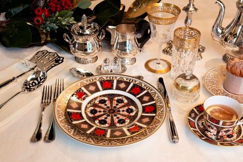 Old Imari by Royal Crown Derby is the perfect pattern for all of the season's holiday celebrations. #lvharkness #home #dining #entertaining #table #tabledecor #tabletop #tabletoptuesday #christmas #newyearseve #newyearsday #holidays #holidays2021 #holidayseason #royalcrownderby Muscle Mommies, Boat Stands, China Display, Cream Soup, Royal Crown Derby, Oval Platter, Crown Royal, Holiday Looks, Tea Cup Saucer