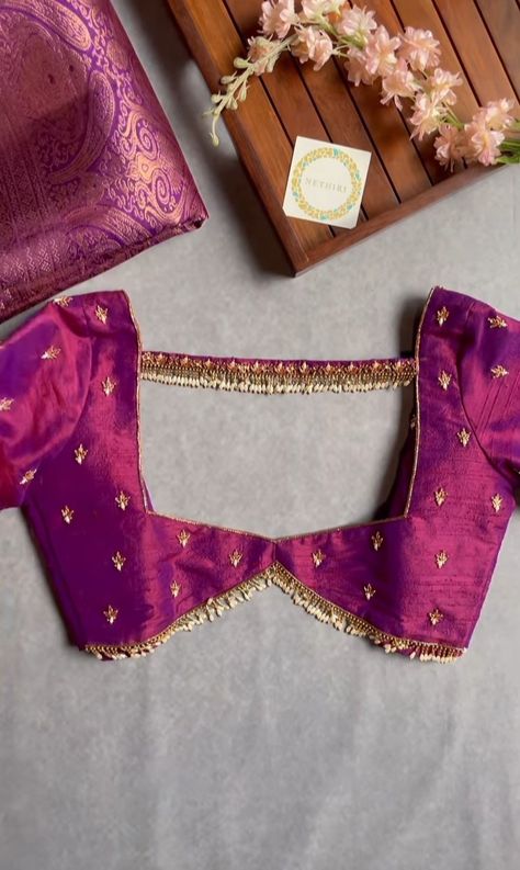 Decent Blouse Designs Latest, Panetar Blouse Design, Laces For Blouse Border, Silk Blouse Designs Indian Wedding, Ballon Sleeves Blouses, Blouse Work At Home, Zari Work Blouse Designs, Work Saree Blouse Designs Latest, Blouse Designs Cut Work