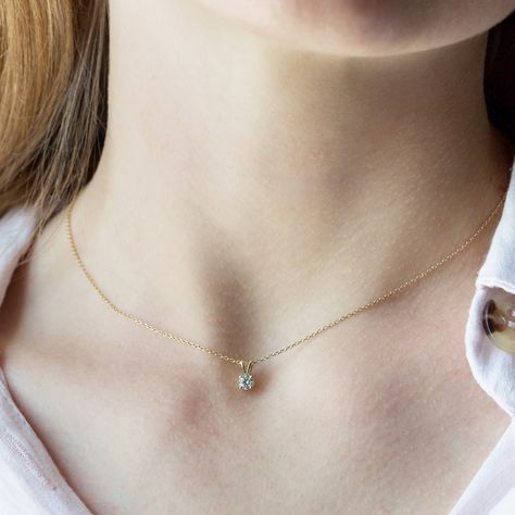 Minimal Gold Ring, Minimalist Accessories Jewellery, Gold Neck Chain, Chain Locket, Jewelry Necklace Simple, Couple Ring Design, Delicate Gold Jewelry, Minimal Jewellery, Antique Necklaces Design