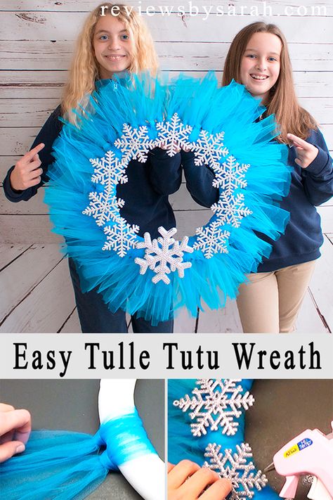 Easy Tulle Wreath - Reviews by Sarah ™ Tulle Christmas Wreaths Diy, Tulle Christmas Wreath, Tulle Crafts Diy, Diy Tulle Poms, Santa Wreath Diy, Wire Christmas Wreath, Tulle Wreath Diy, Christmas Tulle Wreath, Crochet Wreaths