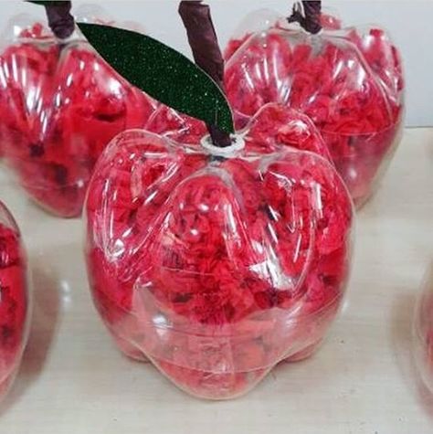 Homemade School Supplies, Apple Crafts Preschool, Funny Crafts, Vegetable Crafts, Educational Activities For Preschoolers, Fruit Crafts, Messy Crafts, Plastic Bottle Art, Apple Craft