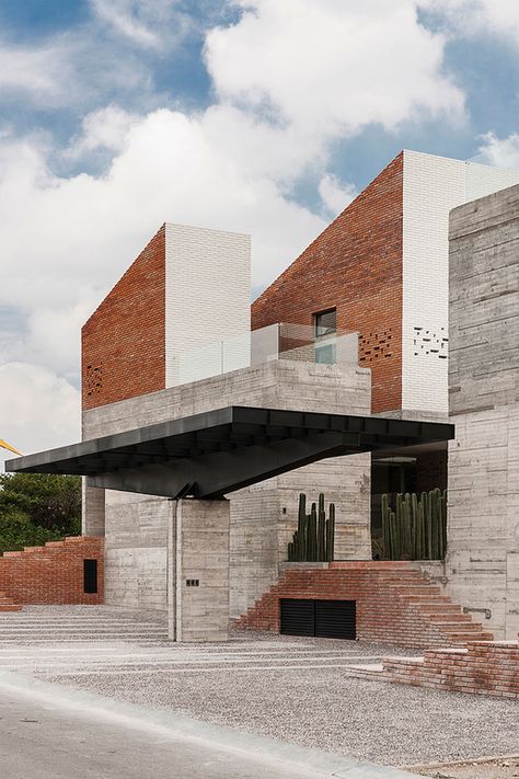 Ten Top Images on Archinect's "Bricks & Stones" Pinterest Board | News | Archinect Bricks House, Concrete And Brick, Modern Facade, Trendy House, Mexico Design, Casa Country, Brick Architecture, House Modern, Brick Facade