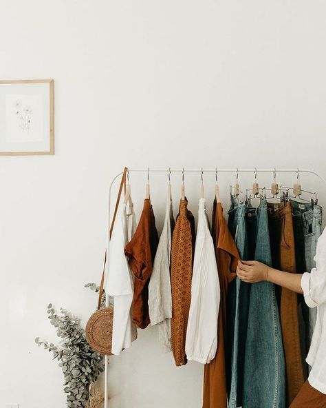 organized closet inspiration - closet color palette aesthetic Fall Closet, Ethical Fashion Brands, Fall Clothing, Elegante Casual, Clothing Photography, Veronica Beard, Photo Instagram, Clothing Rack, Ethical Fashion