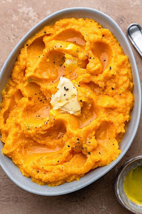 Carrot and Swede Mash - Cupful of Kale Carrot And Swede Mash, Carrot And Turnip Mash, Vegetarian Christmas Main, Swede Mash, Swede Recipes, Mashed Carrots, Maple Roasted Carrots, Christmas Dinner Desserts, Christmas Side Dish Recipes