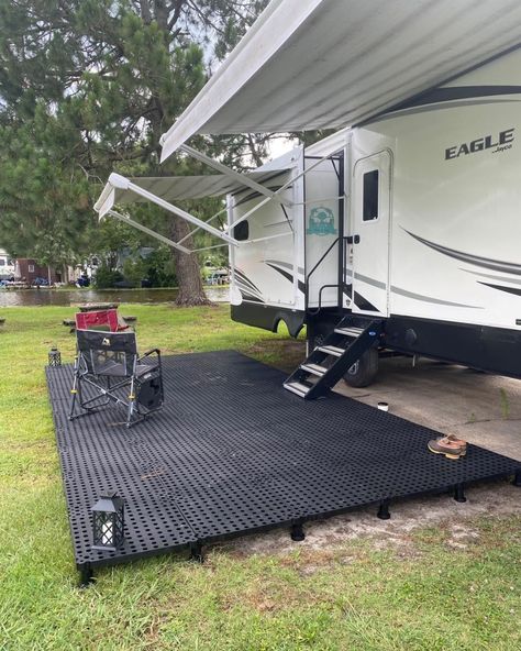 Make the most of your campsites quickly and easily with Travel Easy Decks.  The only lightweight, height-adjustable, infinitely expandable, completely portable decking system. Deck Ideas For Campers, Deck Panels, Rv Decks, Portable Deck, Campsite Decorating, Easy Deck, Patio Kits, Rv Conversion, Porch Kits