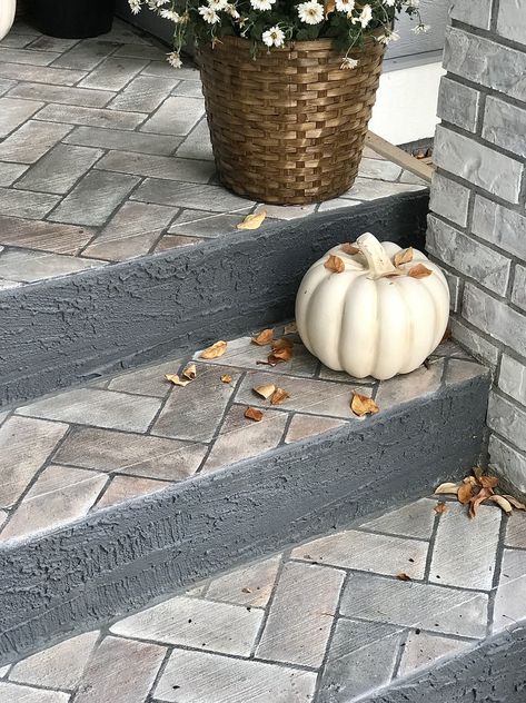 Paint Your Ugly Concrete Steps Concrete Porch Makeover Diy, Concrete Front Steps, Concrete Front Porch, Entry Steps, Paint Concrete Patio, Painted Concrete Steps, Paint Concrete, Front Porch Steps, Painting Cement