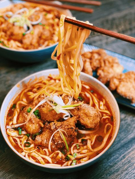 Crispy Chicken Ramen, Spicy Chicken Ramen, Chicken Ramen Noodle Recipes, Spicy Chicken Noodles, Chicken Ramen Recipe, Tiffy Cooks, Chicken Ramen, Ramen Recipe, Cheesy Chicken Broccoli