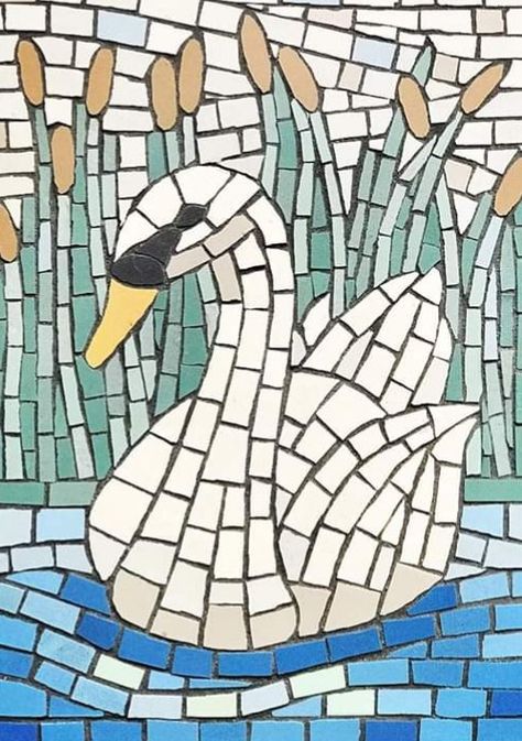 Swan Mosaic Art, Mosaic Projects Paper, Animal Mosaic Art, Mozaik Art Paper, Mozaic Desene, How To Mosaic Step By Step, Mosaic Art Easy, Simple Mosaic Art, Step By Step Christmas Painting