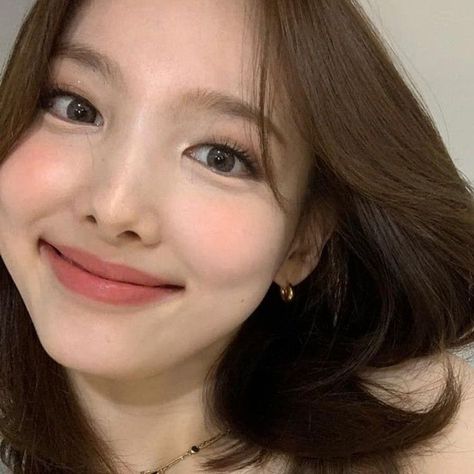 Claire's Makeup, Nayeon Icons, Makeup 101, Ethereal Makeup, Twice Nayeon, Make Up Inspo, Elegant Makeup, Nayeon Twice, Just Girl Things