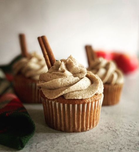 Boozy Cupcakes Recipes, Apple Cider Cupcakes, Chai Latte Cupcakes, Chai Cupcakes, Homemade Chai Tea, Oreo Cake Pops, Apple Pie Cupcakes, Spiced Buttercream, Boozy Cupcakes