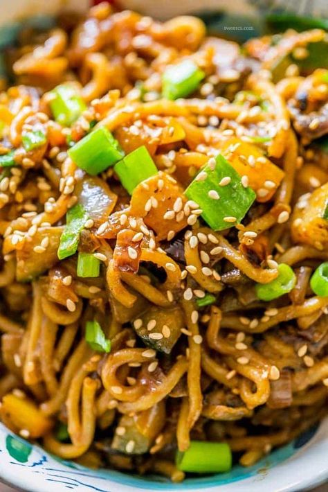 Vegan Sesame Noodles, Tahini Noodles, Vegan Noodles Recipes, Vegan Noodles, Chicken Teriyaki, Vegan Main Dishes, Vegetarian Meals, Noodle Dishes, Vegan Cooking