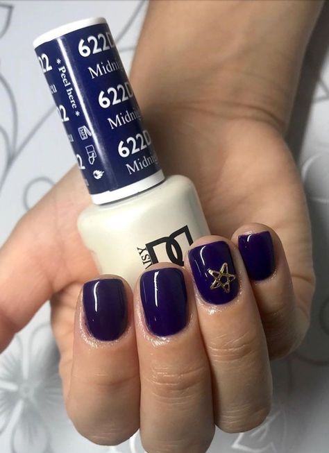 Dnd Navy, Dnd Gel Nail Polish, Nail Laquer, Opi Gel Nails, Dnd Gel Polish, Colors For Dark Skin, Chrome Nails Designs, Glitter Gel Nails, Nail Art Ombre