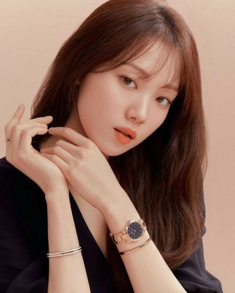 Lee Sung Kyung Wallpaper, Lee Sung Kyung Fashion, Dr. Romantic, Kim Book, Lee Sung Kyung, Sung Kyung, Bracelets Design, Joo Hyuk, Song Hye Kyo