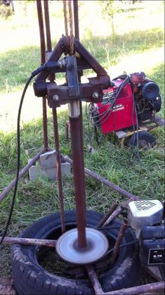 Diy Well Drilling, Water Storage Ideas Home, Diy Water Well, Diy Cabana, Borehole Drilling, Well Water System, Water Well Drilling Rigs, Water Well Drilling, Bore Hole