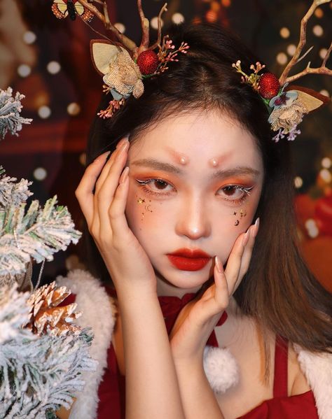 Asian Christmas Makeup, Douyin Christmas Makeup, Baddie Asian, Snowflake Makeup, Reindeer Makeup, Playful Makeup, Christmas Makeup Looks, Christmas Content, Deer Makeup