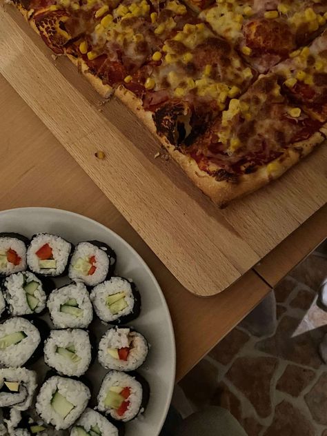 selfmade sushi pizza Sushi Pizza, Bucket List, Pizza, Chicken, Pizzas