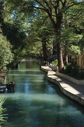 River Walk San Antonio Texas, San Antonio Riverwalk, San Antonio River, Usa Travel Destinations, River Walk, San Antonio Texas, Utrecht, Pretty Places, Landscape Architecture