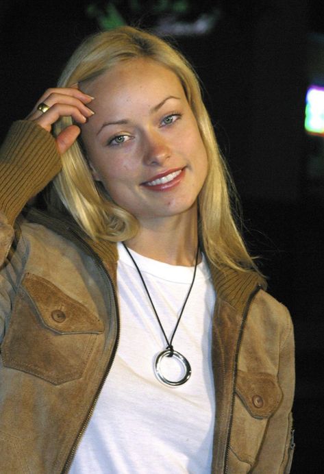 Olivia Wilde 2000s, Olivia Wilde Hair, Avril Lavigne Goodbye Lullaby, Blonde Actresses, Ariana Grande Outfits, Olivia Wilde, Gold Hair, Best Hair, Hair And Makeup