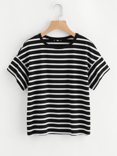 Cute Emo Outfits, White Stripes Shirt, Causal Outfits, Stripe Tee, Ladies Tee Shirts, Girls Fashion Clothes, Casual Style Outfits, Dream Clothes