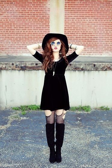 How to Dress Punk? 25 Cute Punk Rock Outfit Ideas for Girls Rock Dress, Orange Sunglasses, Look Grunge, Punk Rock Outfits, Goth Outfit, Hourglass Dress, Punk Dress, Street Style Grunge, Witch Fashion