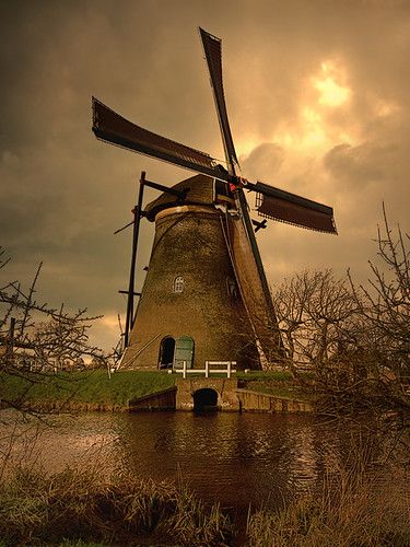 Windmill Images, Windmills In Holland, Netherlands Windmills, Windmill Water, Holland Windmills, Dutch Landscape, Dutch Windmill, Wind Mill, Water Wheels