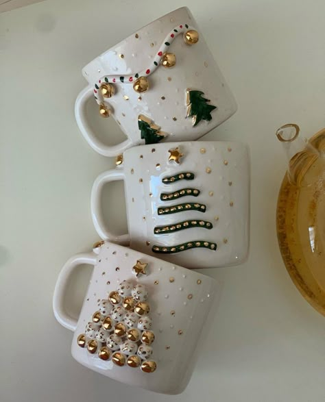 Hot Chocolate Espresso, Bach Gift, Smelling Candles, Christmas Pottery, Ceramic Christmas Decorations, Ceramica Ideas, Best Smelling Candles, Custom Coffee Mugs, Mugs Christmas