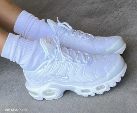 Nike Vapormax Outfit, Tns Nike, Jordan Shoes Girls, Shoe Wishlist, Wavy Lines, Nike Air Shoes, Cute Nike Shoes, Fresh Shoes, Sport Shoes Women