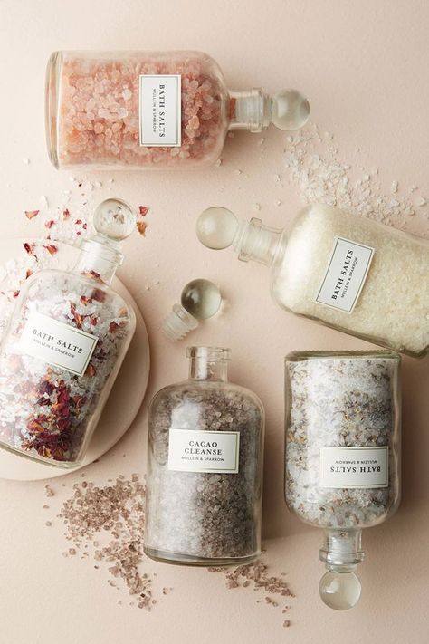 bath salts Salt Cleanse, Wedding Sparrow, Fotografi Vintage, Smart Ideas, Homemade Bath Products, Bath Soak, Diy Bath Products, Electronic Devices, Bath Salts